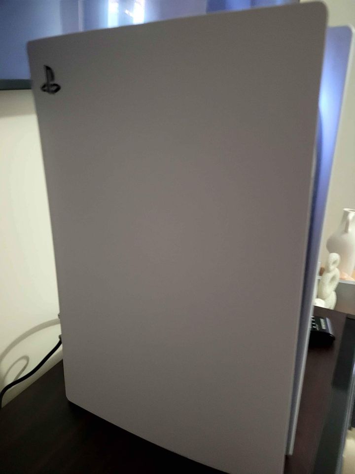 Playstation 5 disc edition plus games