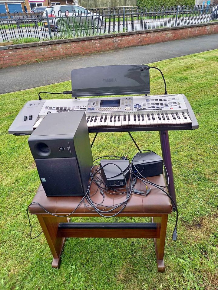 Yabaha 9000 Pro Beginner's Electronic Key Bass Steel Quarter Power Supply Rack